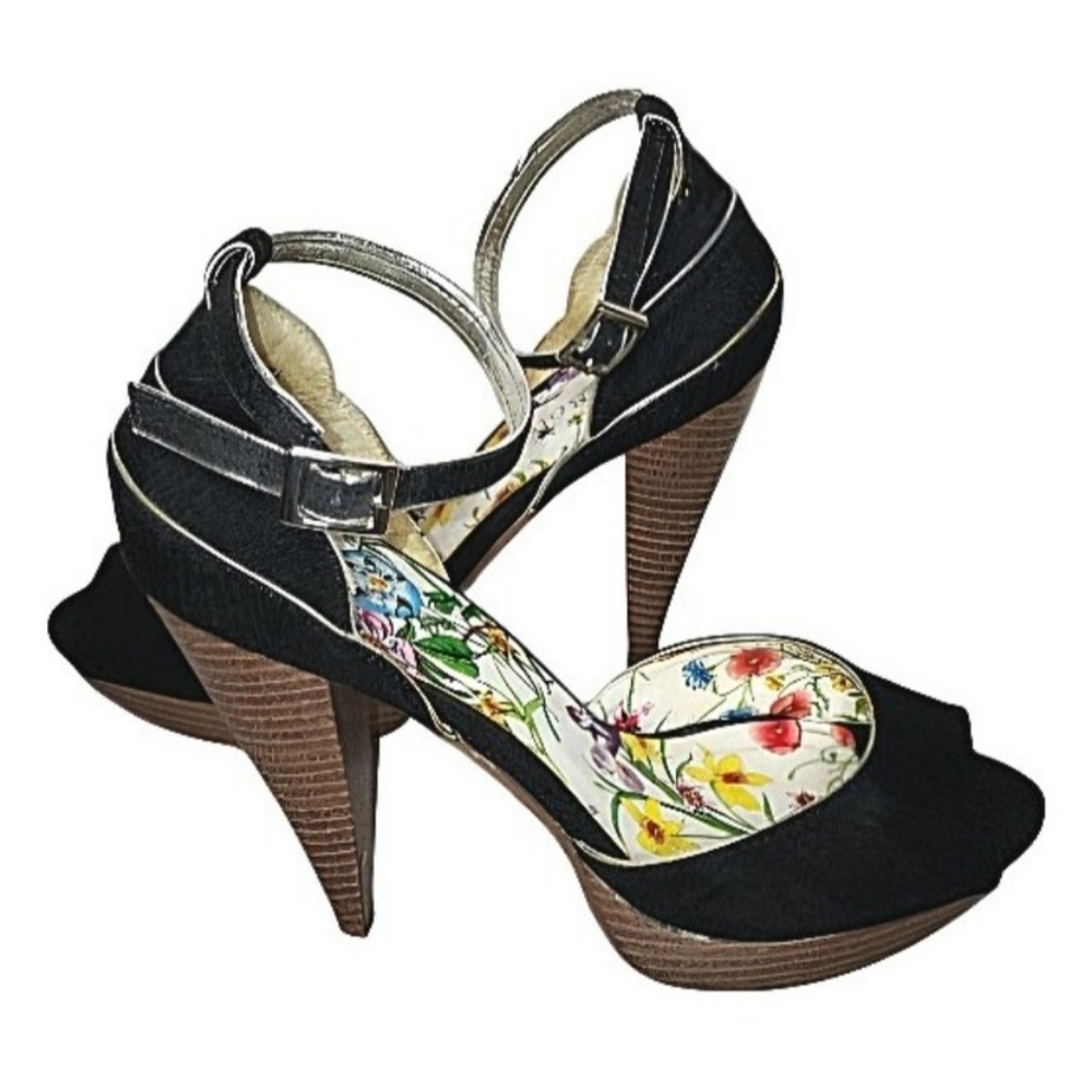 Women's Bamboo Black Canvas Floral Insole Ankle Strap Heels Size 7.5